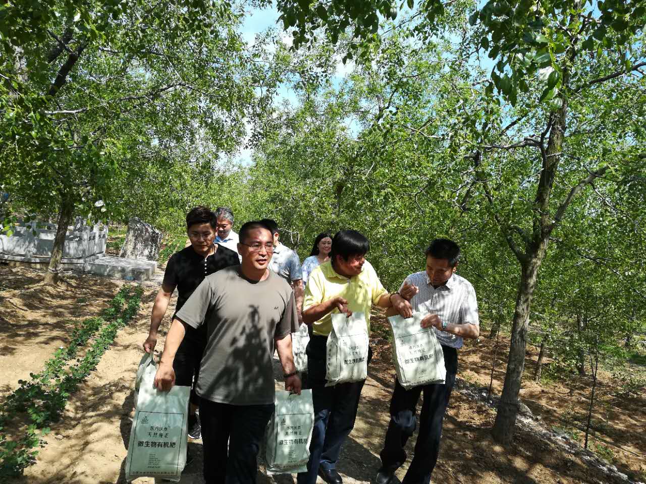 安丘我公司与宁阳县葛石镇政府和中国国学院红太阳公社基地达成合作